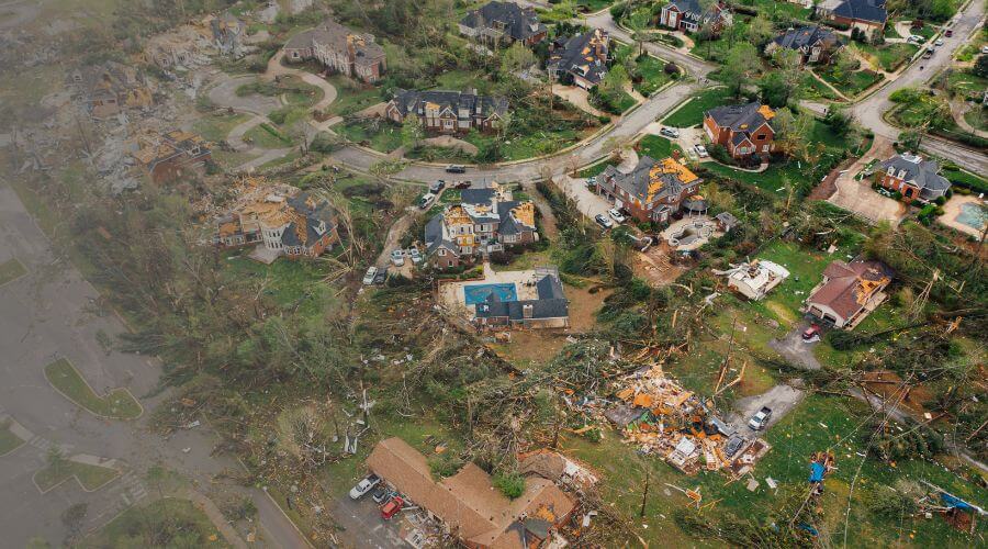 Why choose water damage restoration service for emergency flood repair in Spring